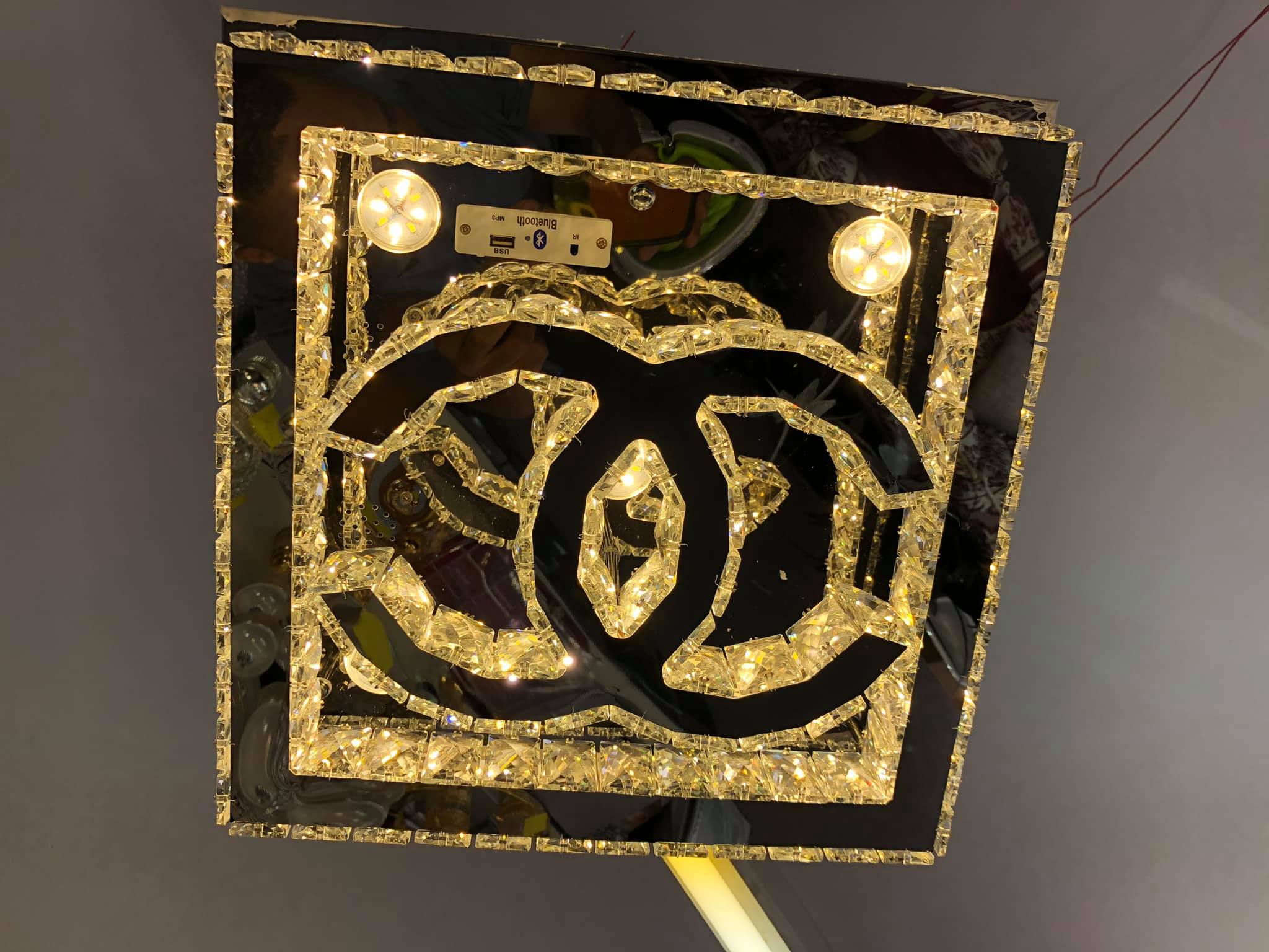 lustre jaune noir